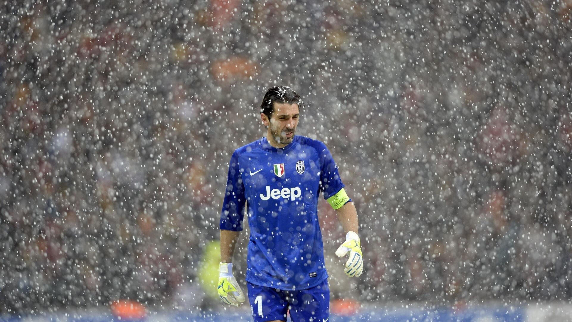 “逆境中的王者：车手在极端天气下的硬仗”